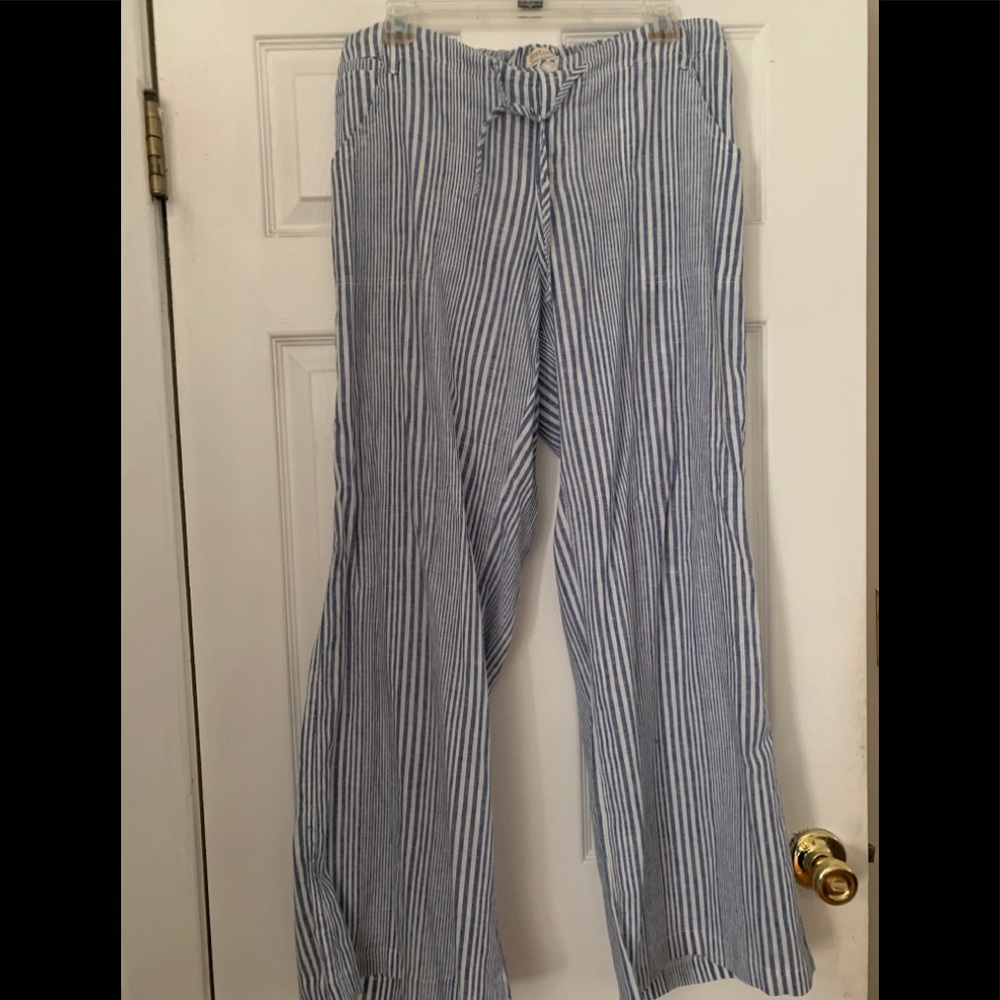 Womens linen blend drawstring pant.